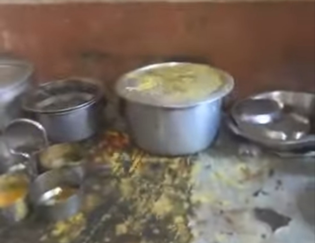 फोहोर र अस्वस्थकर खाना बेच्ने राजु होटललाई ४० हजार जरिवाना