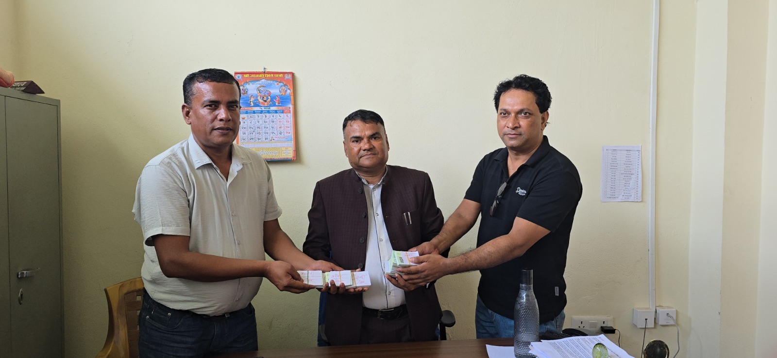 बर्दिवास धाउनुपर्ने बाध्यता हटाउँदै पालिकामै लाइसेन्स वितरण