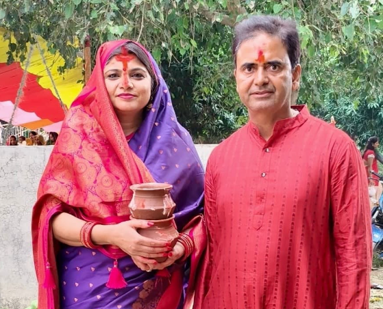 जन्मदिनको उत्सव त्यागेर झा दम्पतीले विपद् कोषमा गरे ११ लाख १ रुपैयाँ सहयोग