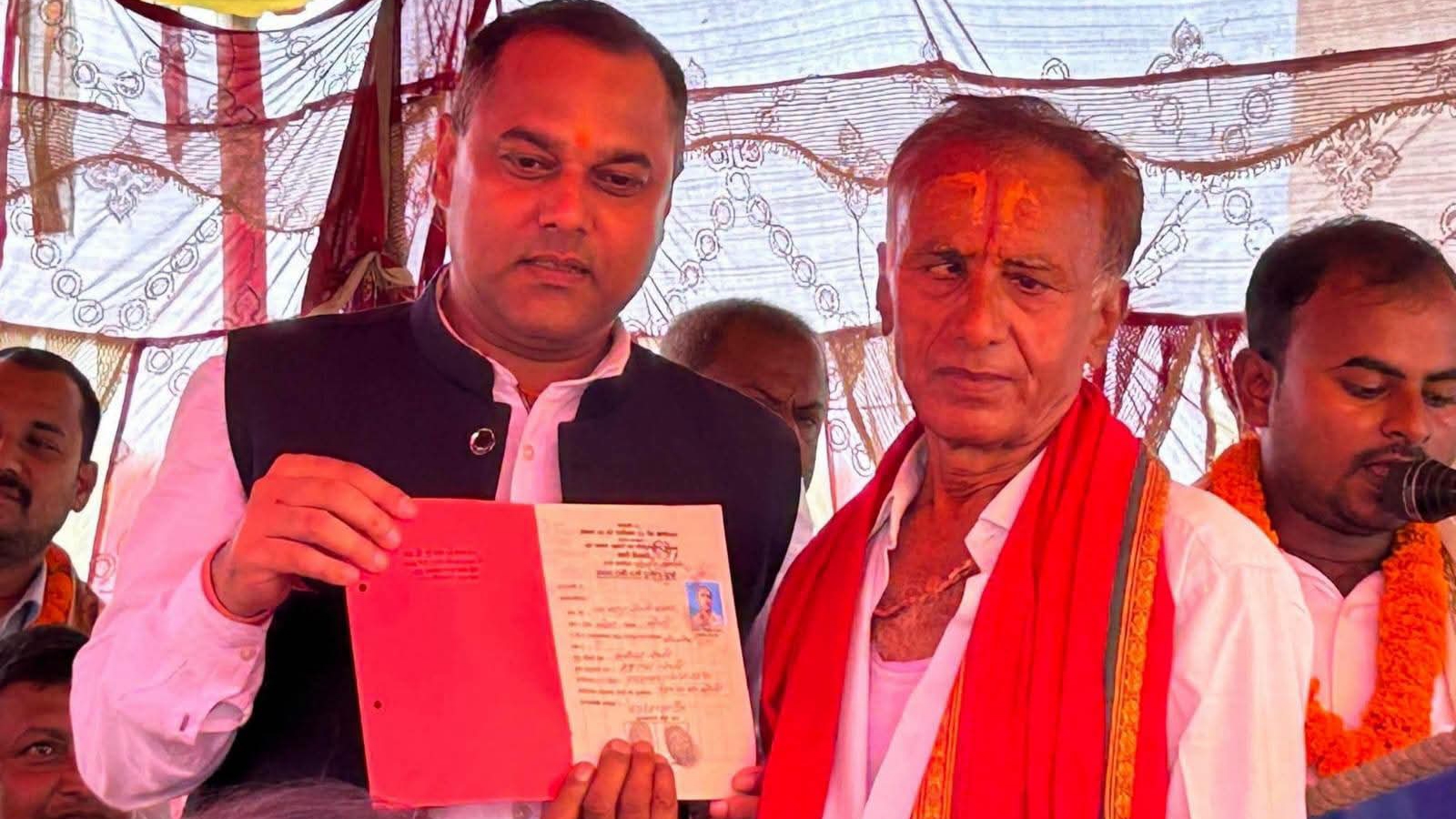 एकडारा–६ का २७५ परिवारले पाए गाउँ ब्लकको लालपुर्जा